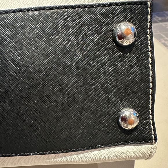 Stylish Black and White Satchel - Picture 8 of 16